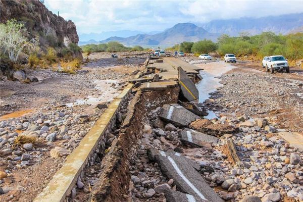 梦见大地裂开塌陷（梦见大地裂开塌陷拼命奔跑） 梦见大地裂开塌陷（梦见大地裂开塌陷冒死
奔驰
） 卜算大全