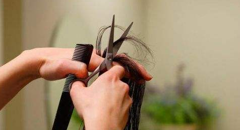女人梦见剪头发剪短了是啥意思 女人梦见剪头发周公解梦