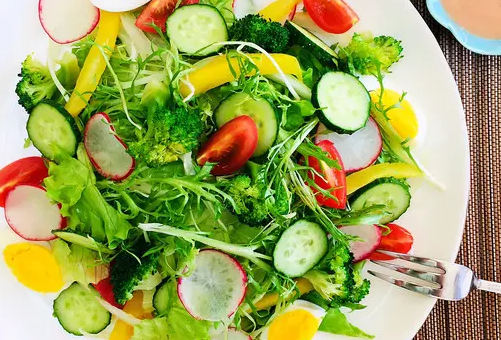 沙拉蔬菜有哪些食材 蔬菜沙拉一般用什么蔬菜